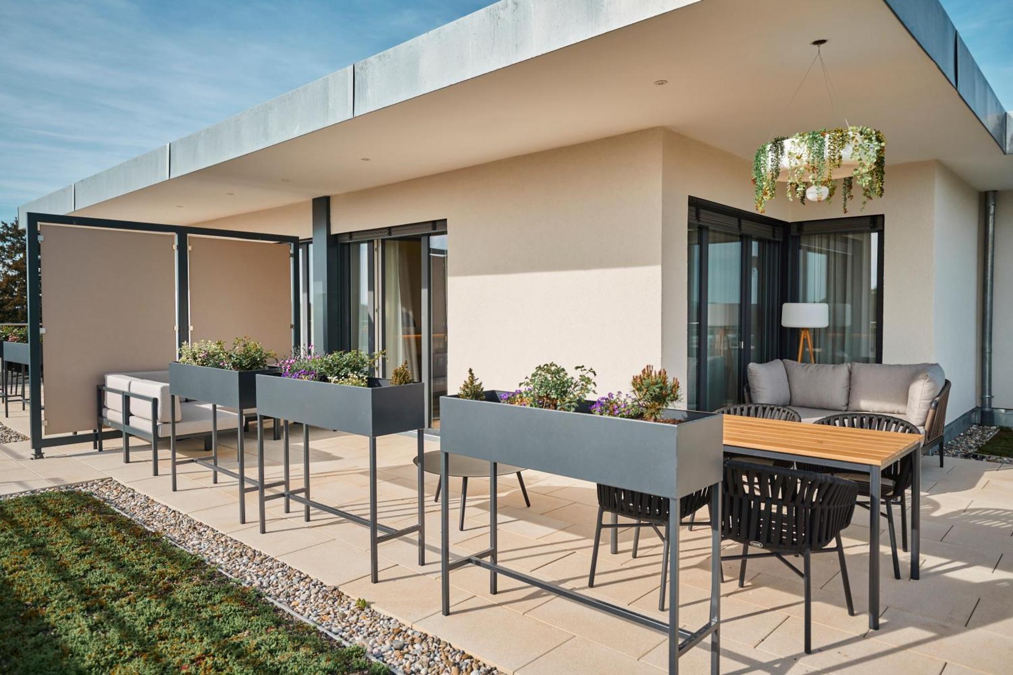 Nouri Hotel Бад Кроцинген Стая снимка Lechuza steel planters