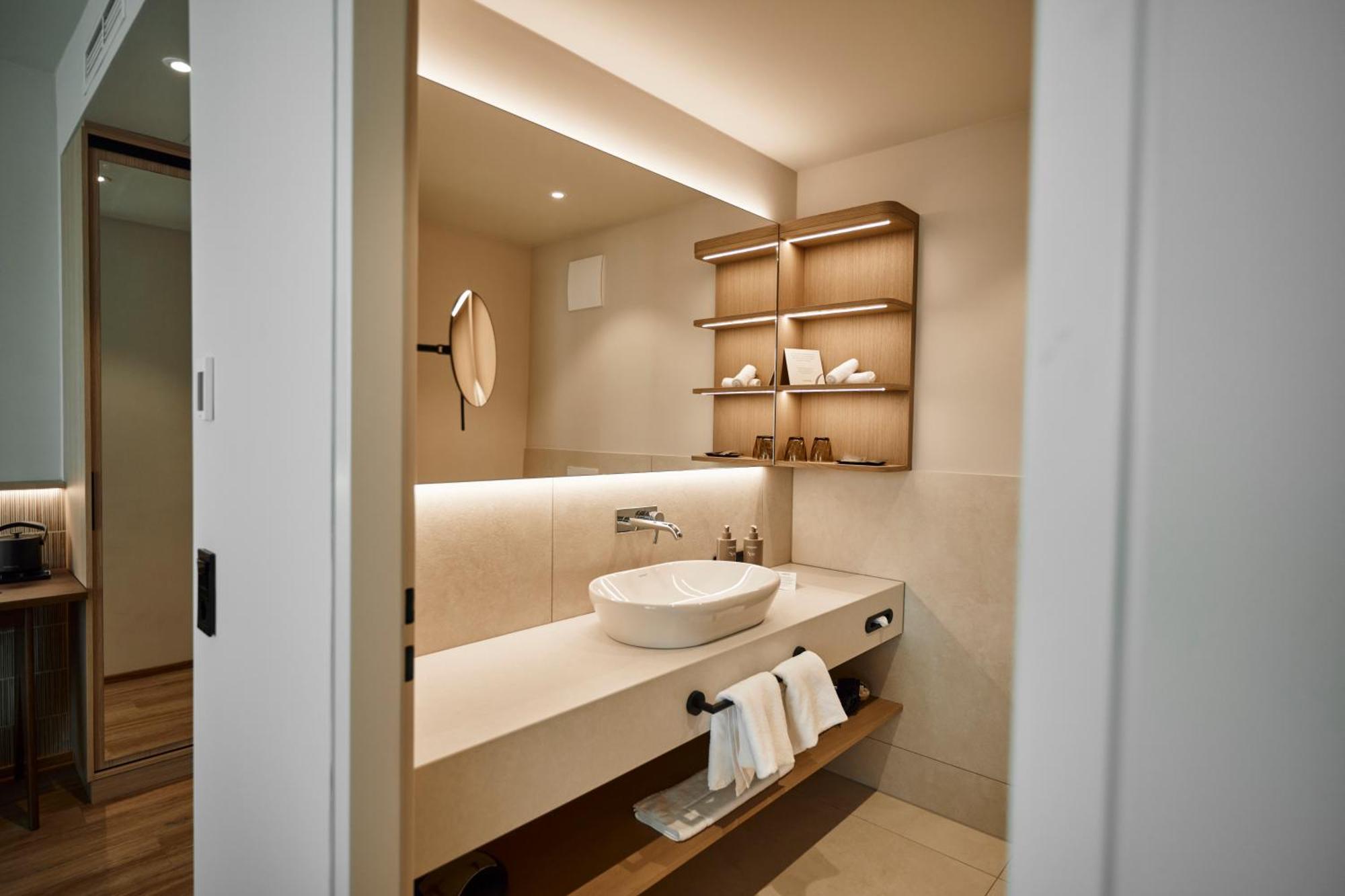 Nouri Hotel Бад Кроцинген Екстериор снимка Bathroom